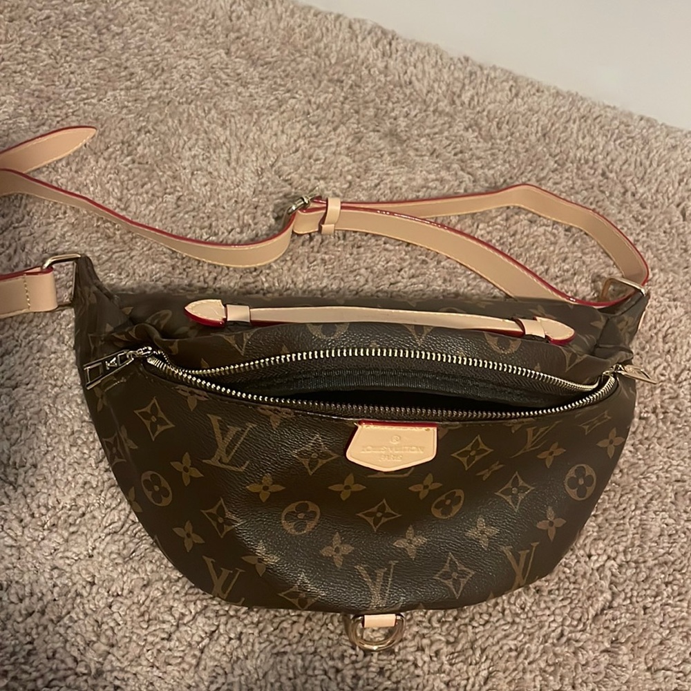 DH Gate Cross Body Bag